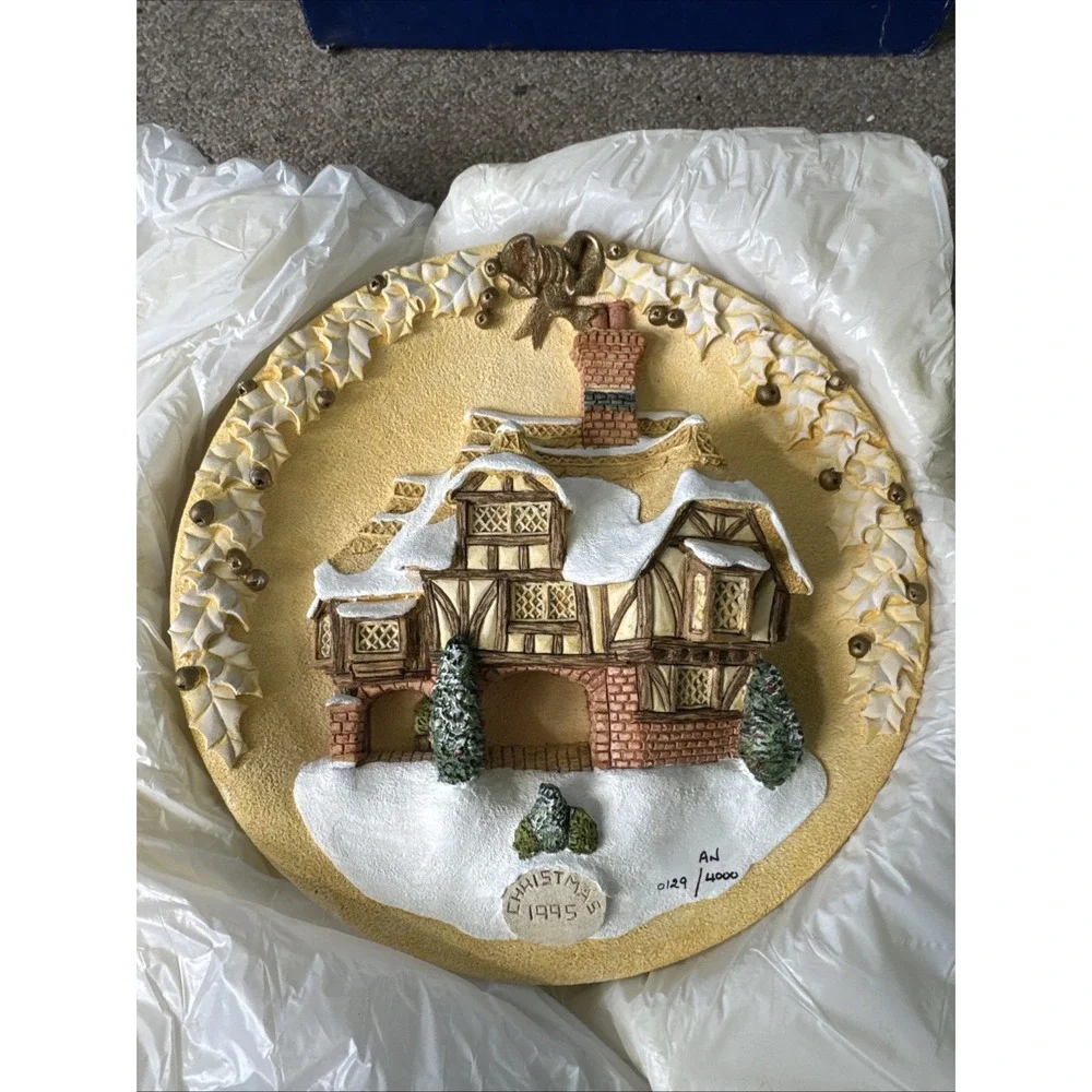 David Winter SIGNED‎ Cottage Miss Belles Christmas Plaque 129/4000 Limited NEW